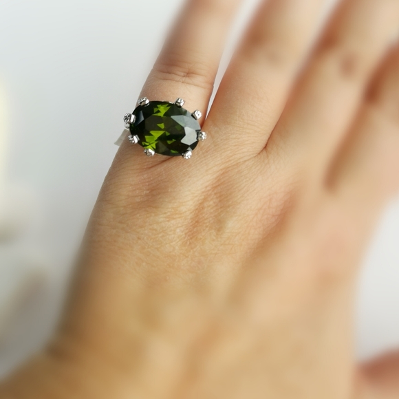 Green CZ Cocktail ring sz 7 - Picture 6 of 6